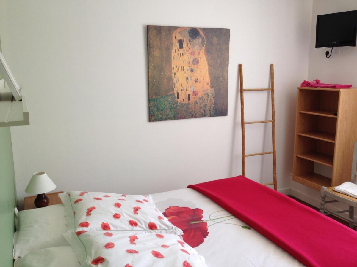 Auberge De La Roque La Roquette Екстер'єр фото
