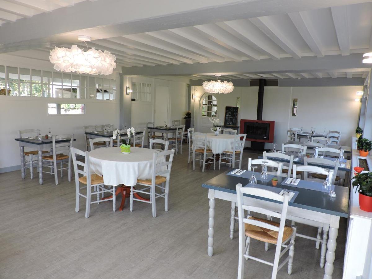 Auberge De La Roque La Roquette Екстер'єр фото