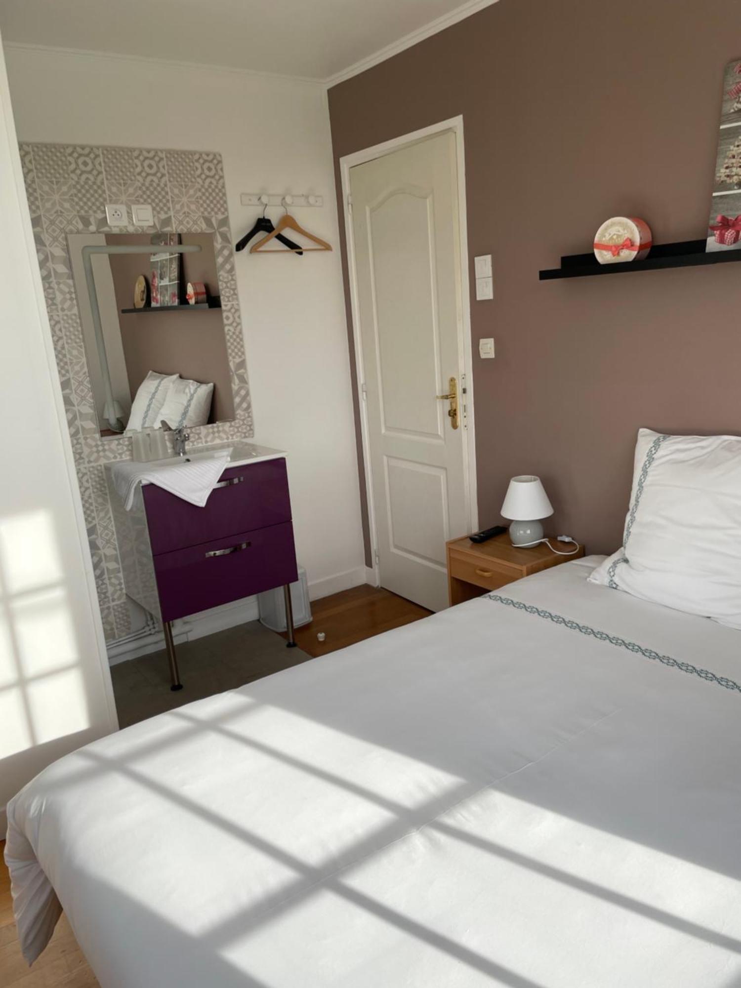 Auberge De La Roque La Roquette Екстер'єр фото