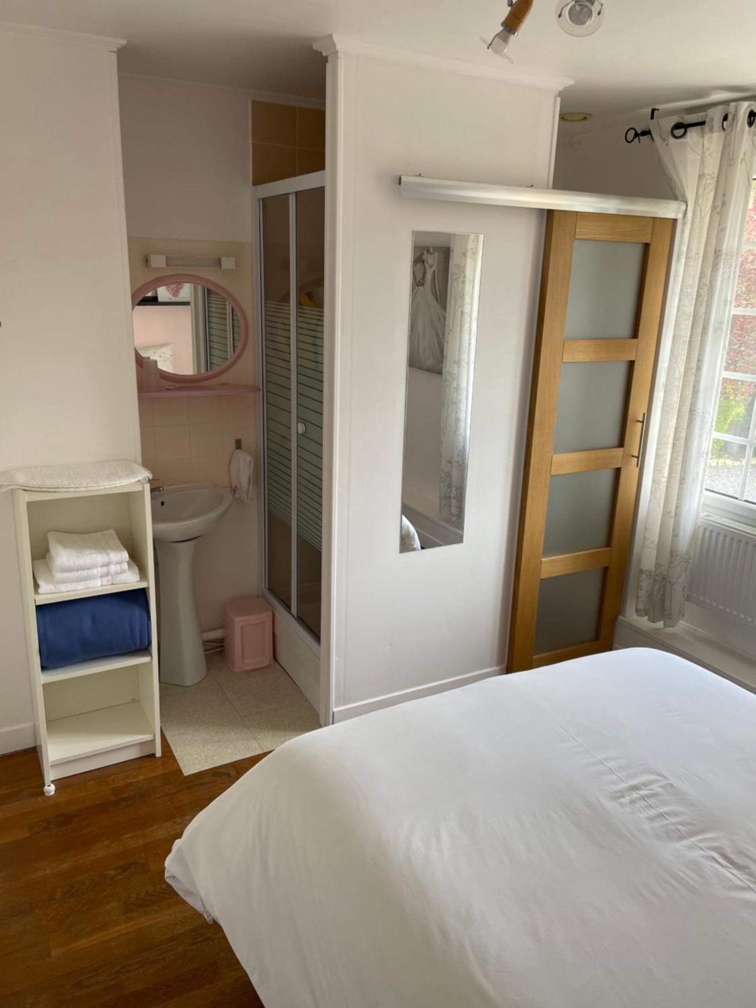 Auberge De La Roque La Roquette Екстер'єр фото